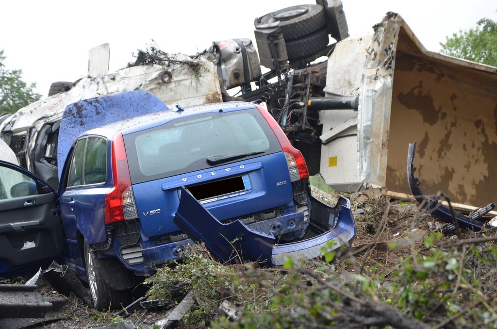 LKW umgestuerzt A 1 Rich Saarbruecken P074.JPG